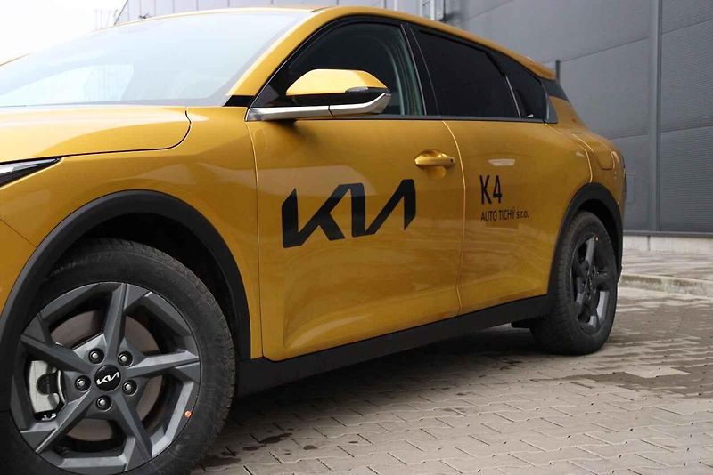 Kia K4 s motorem 1.6 turbo.