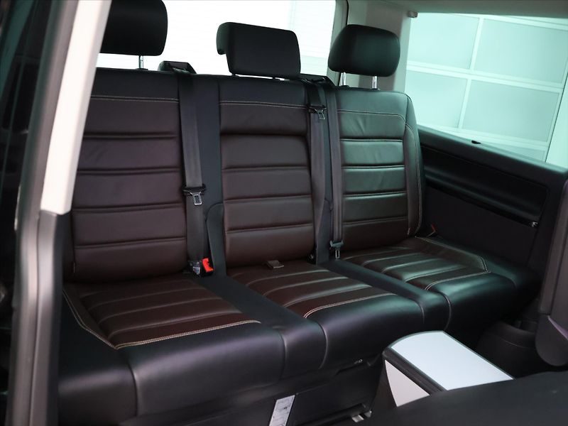 Volkswagen Multivan 2,0 TDI 146kW Highline DSG CZ - fotka 15 z 36