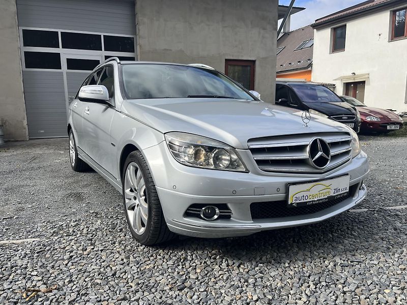 Mercedes-Benz Třídy C (2008) 320 CDi 165 Kw 4MATIC  - fotka 1 z 20