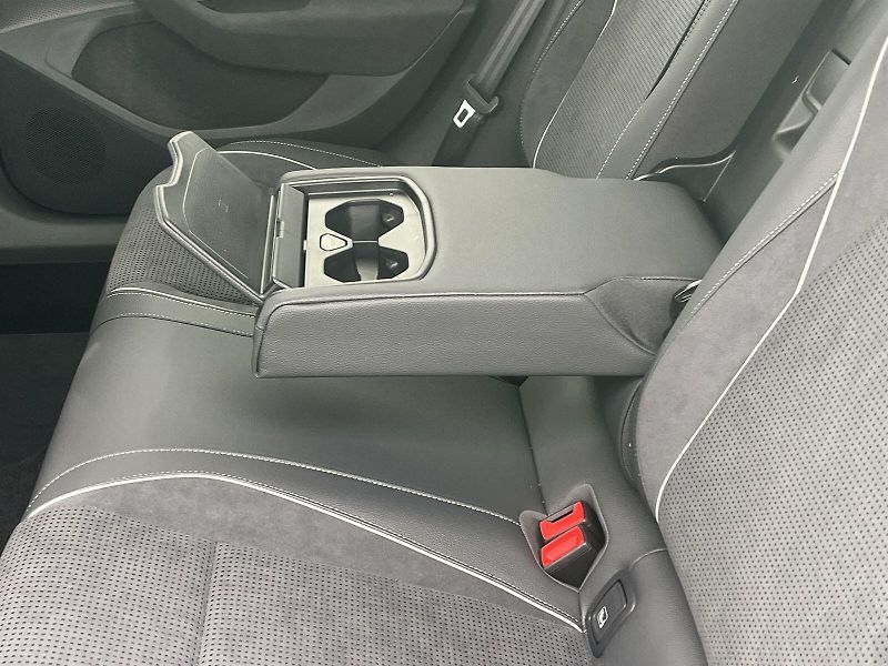 Škoda Superb (2026) Combi 2,0 TDI 4x4 DSG Sportlin - fotka 25 z 30