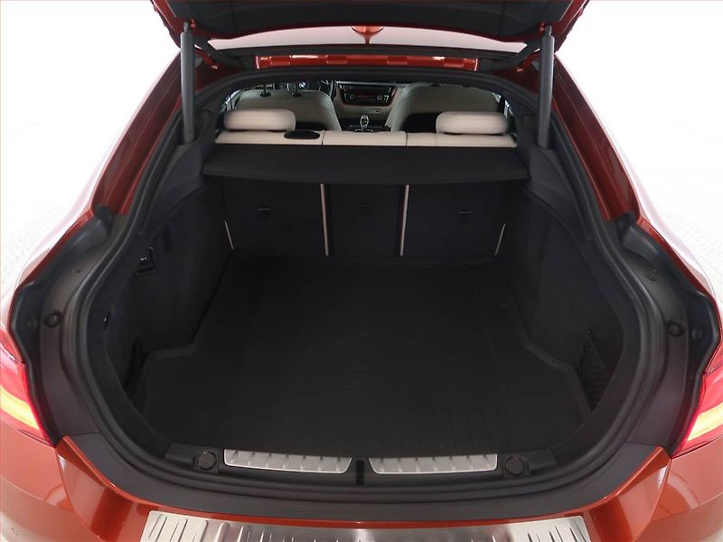 BMW Řada 4 (2017) Sport Line 420d xDrive, 4X4 - fotka 14 z 25