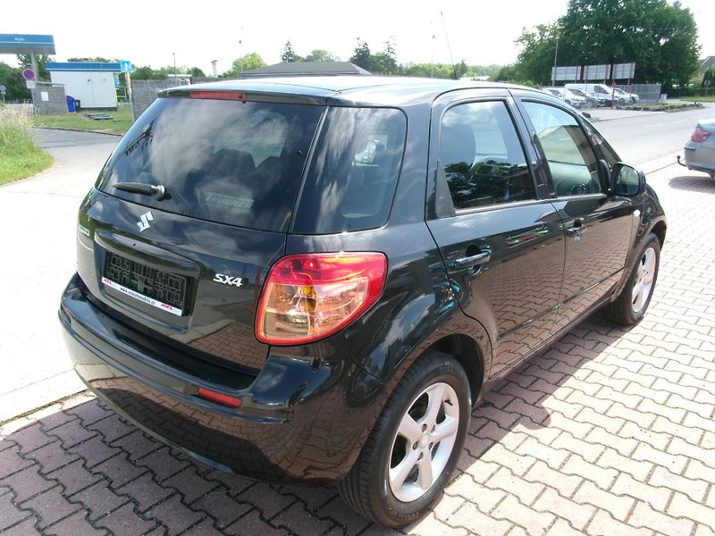Suzuki SX4 (2007) 1,6i KLIMA VÝHŘEV - fotka 4 z 26