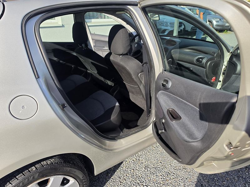 Peugeot 206 1.6 i 80kw Panorama  - fotka 16 z 21