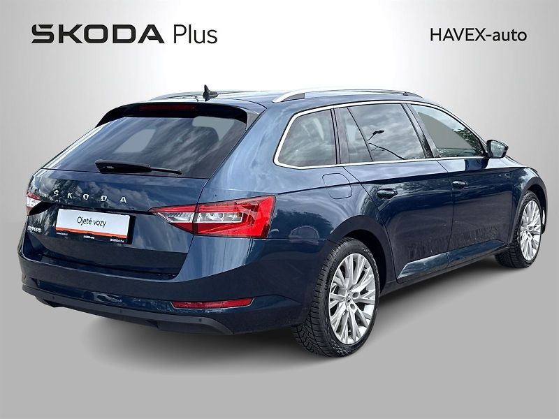 Škoda Superb (2022) Combi 2.0 TDI DSG Style - fotka 2 z 33