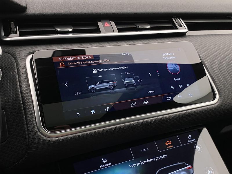 Land Rover Range Rover Velar D300 SE R-DYNAMIC REZERVACE - fotka 46 z 48