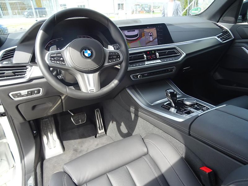 BMW X5 xDrive30d - fotka 6 z 7
