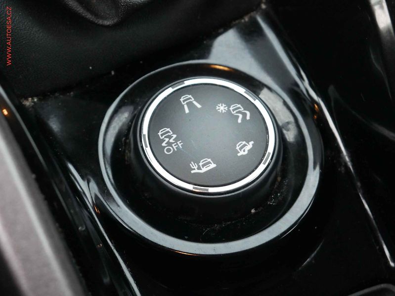 Peugeot 2008 (2016) 1.2 PT, 1.maj,ČR, servis - fotka 15 z 20