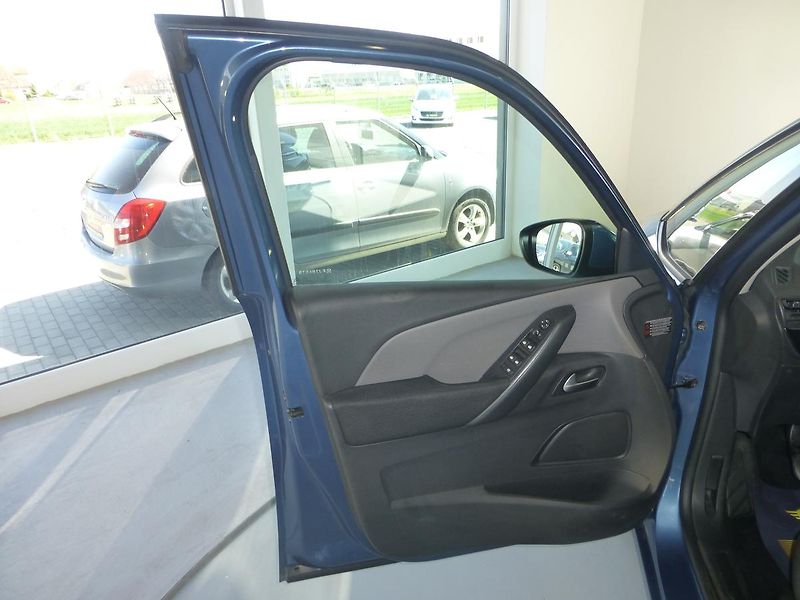 Citroën Grand C4 Picasso (2015) 1,6HDI*DIGI*NAVIGACE*ALU*7MIST - fotka 9 z 29