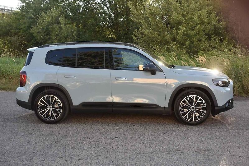 Prémiová automobilka přiváží novou generaci svého nejmenšího klasické SUV.