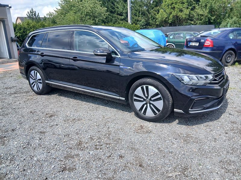 Volkswagen Passat GTE Plug-in hybrid, kůže - fotka 8 z 58