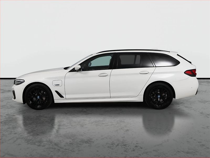 BMW Řada 5 (2022) M Sport 530e - fotka 3 z 28