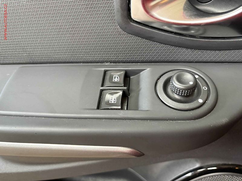 Renault Clio (2015) 1.5dCi, 2.maj,ČR, STK2/28, AC - fotka 12 z 15