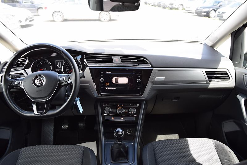 Volkswagen Touran (2016) 1.4TSI 110kw TAŽNÉ 7MÍST WEBAS - fotka 17 z 43