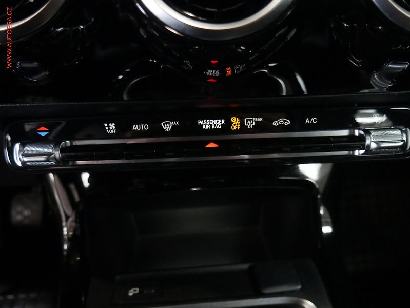 Mercedes-Benz Třídy A (2020) 1.3i, ČR, AC, LED, výhřev - fotka 23 z 25