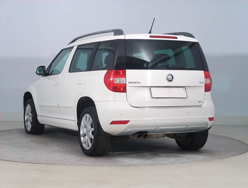 Škoda Yeti (2014) 2.0 TDI, 4X4, Park. senzory - fotka 4 z 16