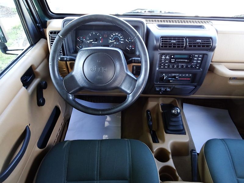 Jeep Wrangler 4.0i SAHARA Serviska - fotka 7 z 37