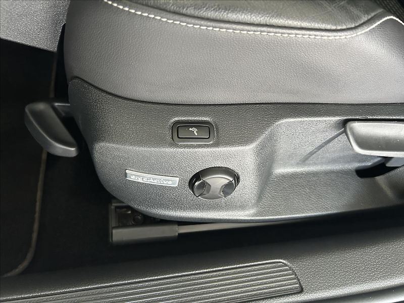 Volkswagen Golf 1,4   TSI 92kW,HIGHLINE,SERVIS - fotka 26 z 30