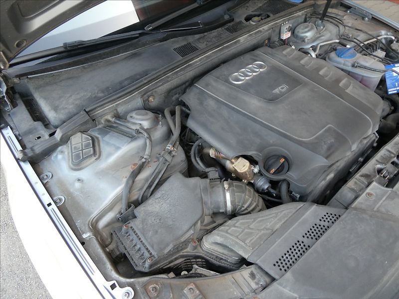 Audi A4 2,0 TDi 125kW serviska,NAVI - fotka 34 z 40