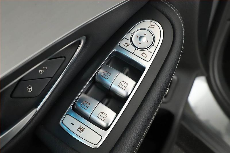 Mercedes-Benz GLC (2017) 350 e 4MATIC - fotka 14 z 20