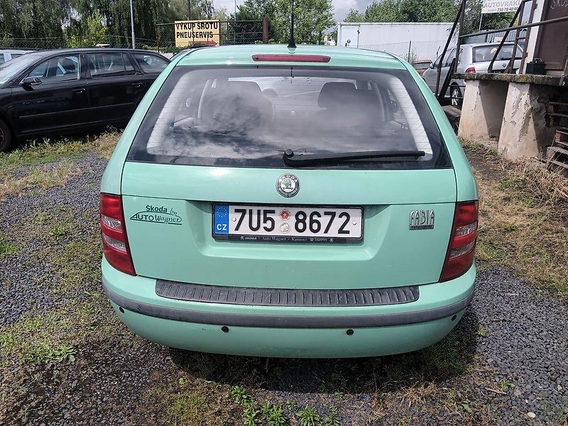 Škoda Fabia 1.4 MPI Combi - fotka 4 z 24