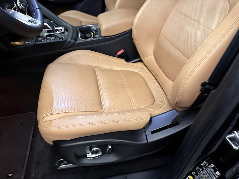 Jaguar E-Pace (2021) 2.0D,4WD,FACELIFT,ZÁRUKA - fotka 37 z 56
