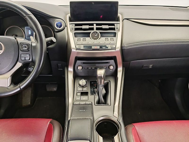 Lexus NX 300h 300h AWD PRESTIEGE SAFETY - fotka 13 z 43
