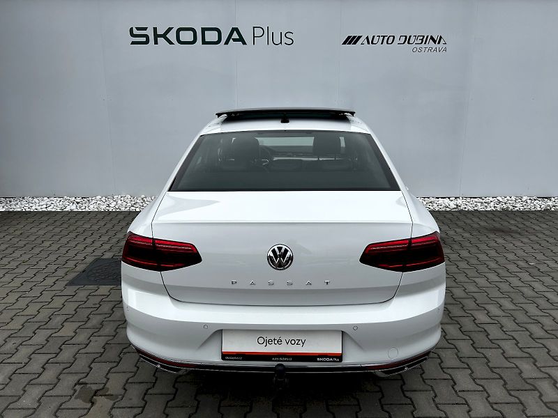 Volkswagen Passat (2024) 2.0 TDI BMT 140kW DSG R-Line - fotka 6 z 35