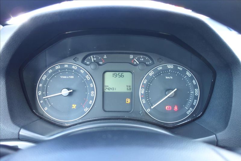 Škoda Octavia 1,6 i 75KW, ČR, SERVIS. KN. - fotka 22 z 35