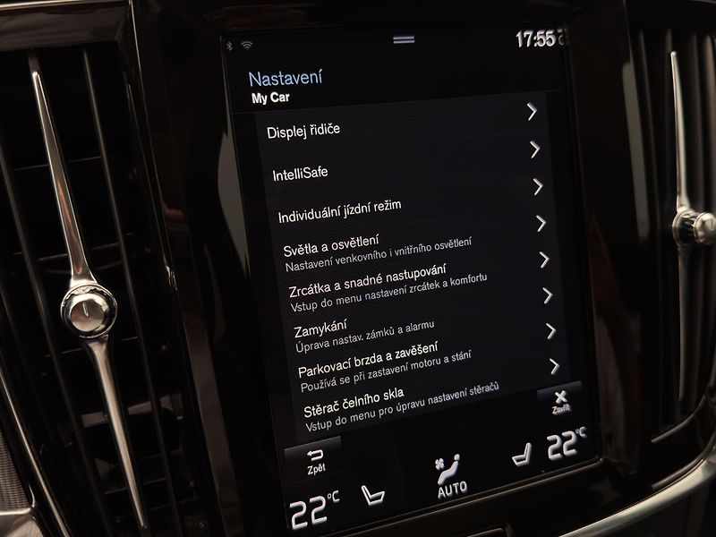 Volvo V90 CC D4 AWD MOMENTUM PRO  - fotka 40 z 47