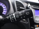 Hyundai i30 1,6 GDI 99kW Weekend Serv.kn. - náhled 17