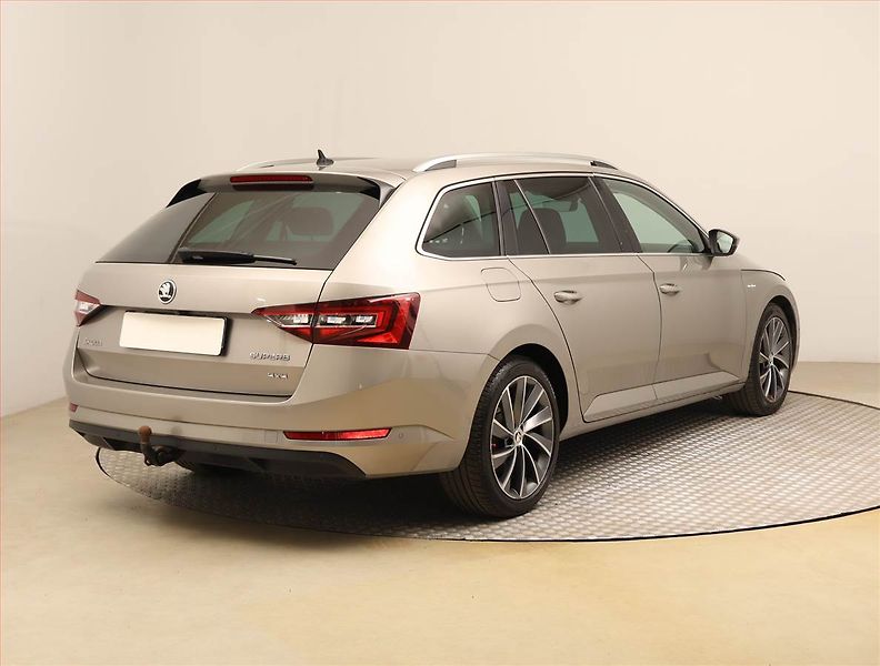 Škoda Superb (2018) Laurin&Klement 2.0 TDI, 4X4 - fotka 5 z 28