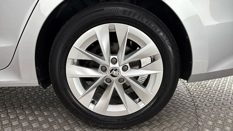 Škoda Octavia 1.0 TSI Style - fotka 19 z 26