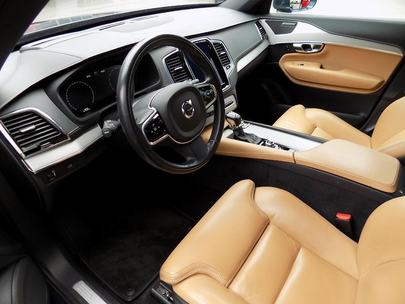 Volvo XC90 (2017) 2.0 D5  Inscription - fotka 9 z 16