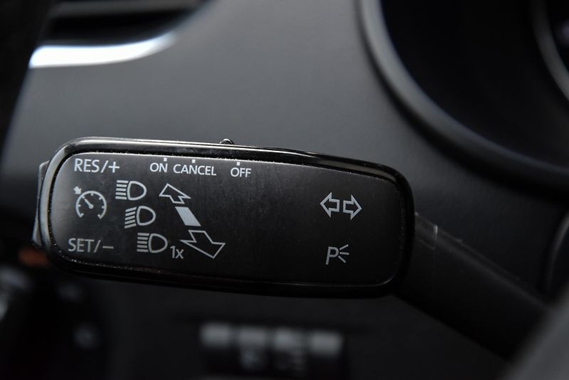 Škoda Octavia 2.0 TDi CR DSG STYLE,NAVI,TEMP - fotka 15 z 50