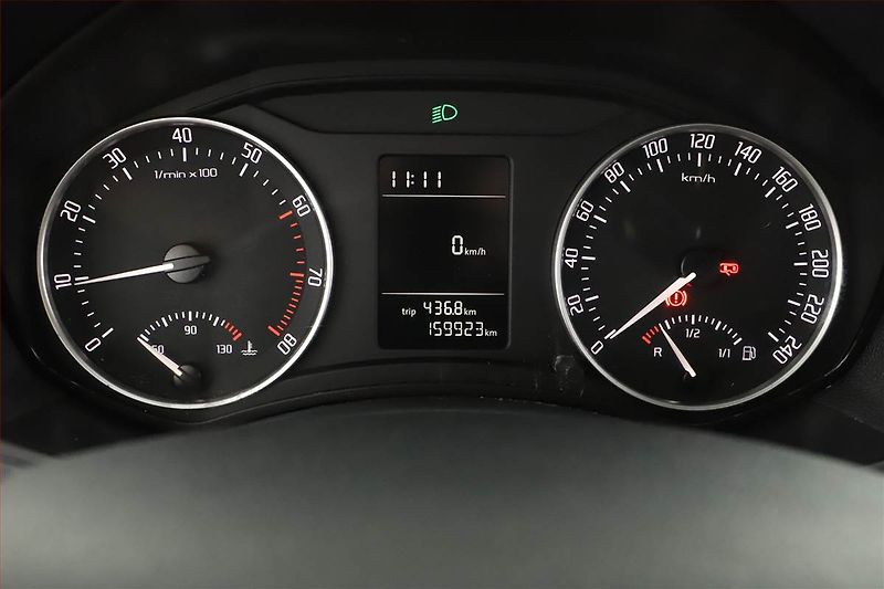 Škoda Octavia (2009) 1.6, Tempomat, Park. senzory - fotka 8 z 14