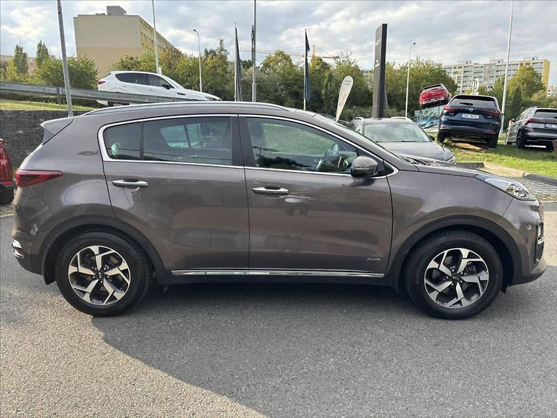 Kia Sportage 1,6 i AT 4x4 TOP ZÁRUKA TAŽNÉ - fotka 6 z 39