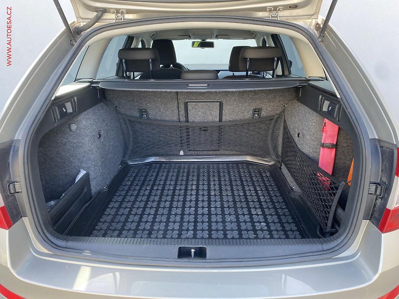 Škoda Octavia (2016) 1.6TDi, 1.maj,ČR, AC, park - fotka 7 z 17