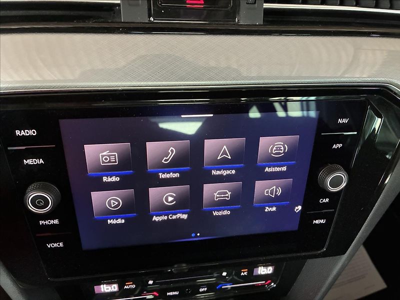 Volkswagen Passat 2,0 TAŽNÉ,KAMERA,APP-CONNECT - fotka 20 z 31