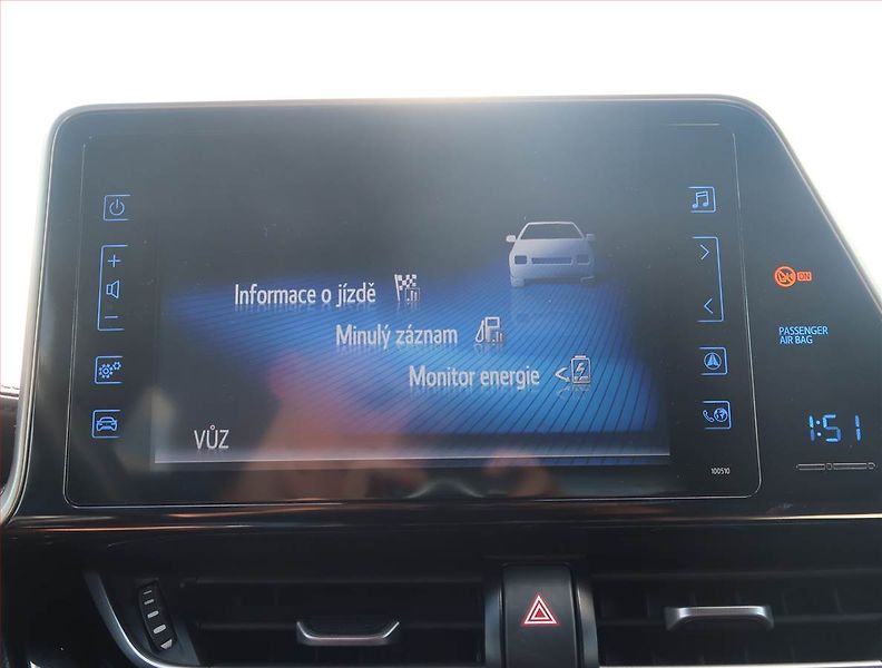Toyota C-HR (2018) 1.8 Hybrid - fotka 12 z 18
