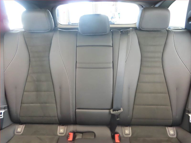 Mercedes-Benz Třídy E (2021) E 220 d 4MATIC - fotka 10 z 17