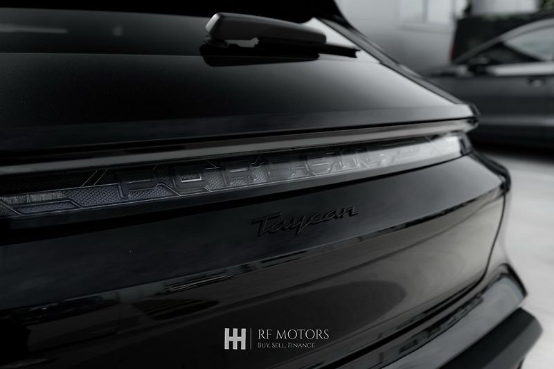 Porsche Taycan (2024) 320kW - fotka 16 z 50