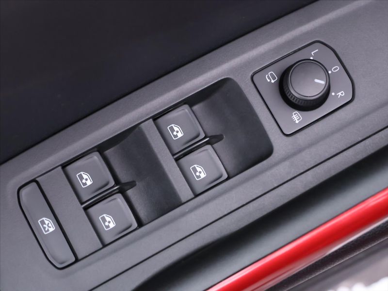 Škoda Fabia 1,0 TSI DSG Monte Carlo LED - fotka 13 z 30