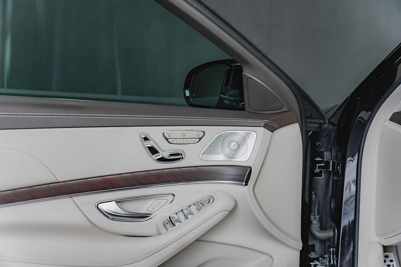 Mercedes-Benz Třídy S (2020) S400dL*AMG*HUD*2xLCD*R20 - fotka 13 z 16