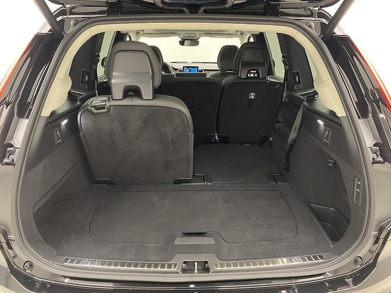 Volvo XC90 (2026) T8 AWD RECHARGE DARK ULTRA - fotka 27 z 68