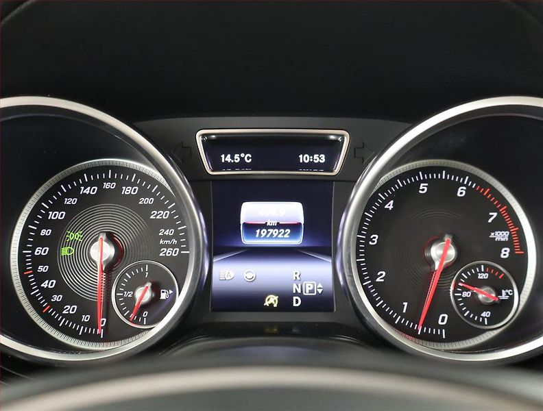 Mercedes-Benz GLS (2016) 500 4MATIC - fotka 11 z 29