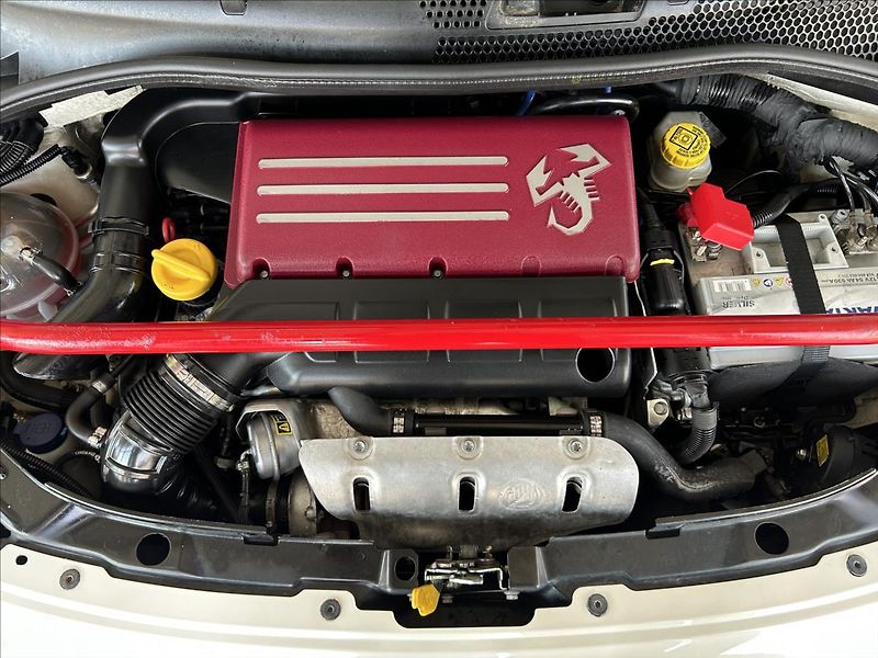 Abarth 500 1,4   595 TURBO,CABRIO,AKRAPOV - fotka 19 z 22