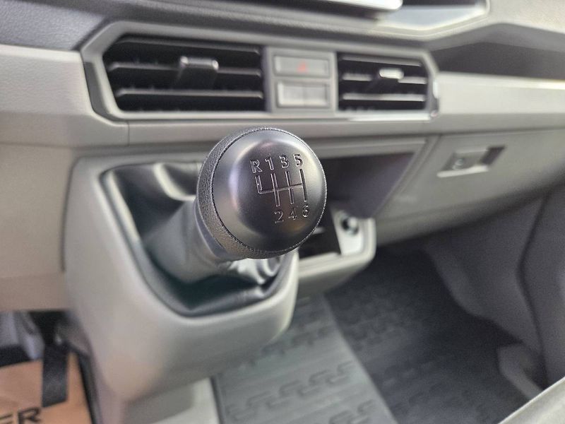 Volkswagen Crafter 35 L4 2.0 TDi 130 kW valník 7m - fotka 20 z 31