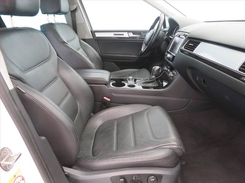 Volkswagen Touareg (2012) 3.0 TDI, 4X4, Automat - fotka 9 z 16