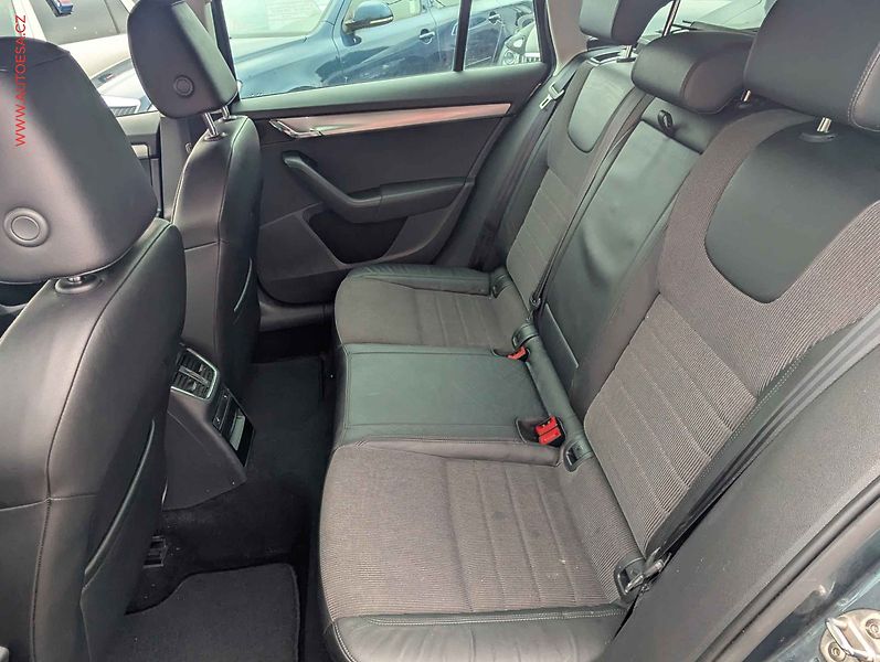 Škoda Octavia (2015) 1.4 TSi, Elegance, DSG, +kola - fotka 9 z 22