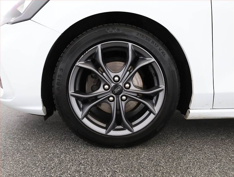 Ford Focus (2018) ST-Line 1.0 EcoBoost - fotka 18 z 18